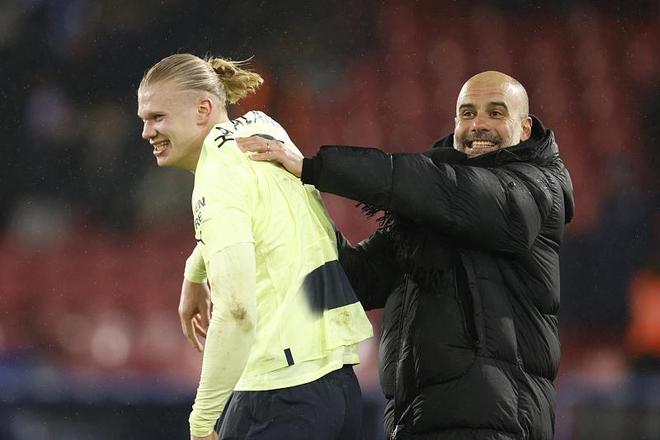 上海申花迎建队32周年纪念日，俱乐部官方发布庆贺海报（上海申花建队32周年，官方发布纪念海报）