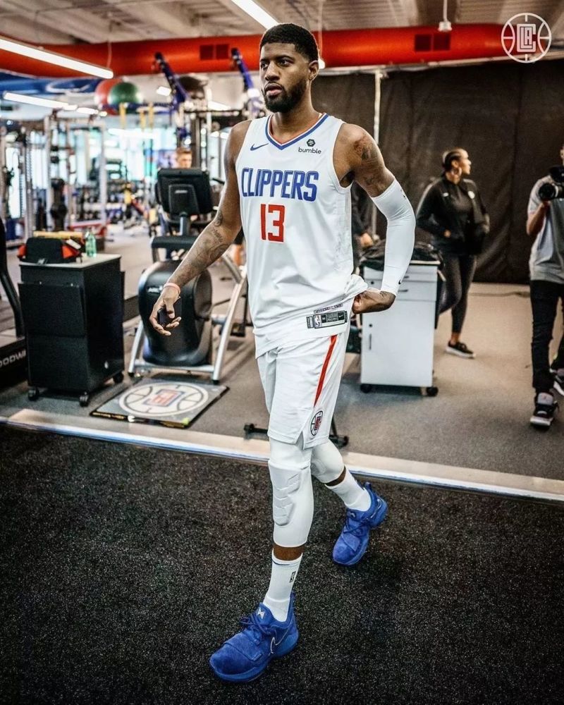 温哥华白浪公布下赛季阵容：已行使合同选项，与穆勒续约一年（温哥华白浪官宣新赛季名单：执行合同选项，穆勒续约一年）