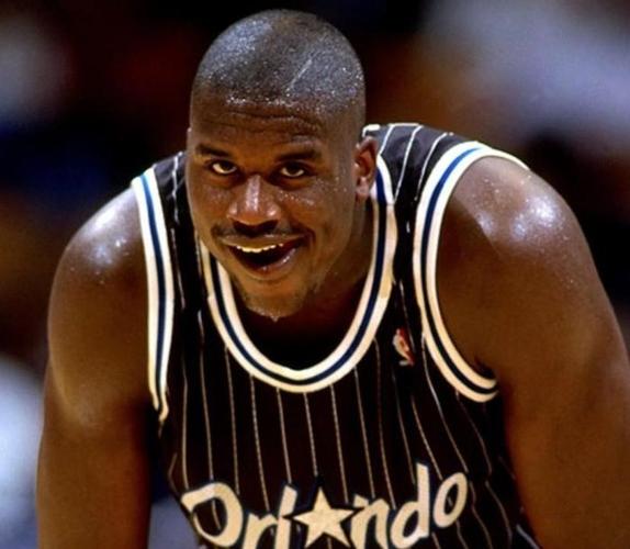 祖巴茨半场14分4板，伦纳德12分4板，哈登9分5助攻。（半场数据：祖巴茨14分4板，伦纳德12分4板，哈登9分5助攻）