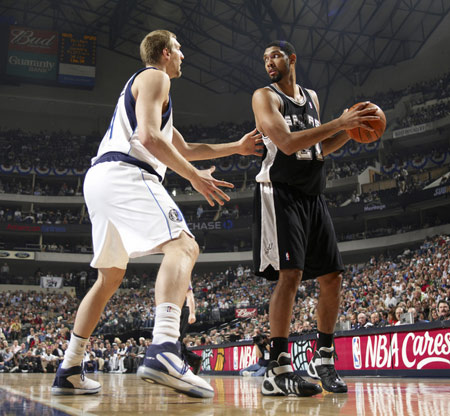 防守也要靠我！杜兰特相继封盖掘金双核约基奇&穆雷（杜兰特防守发威，连续封盖掘金双核约基奇与穆雷）