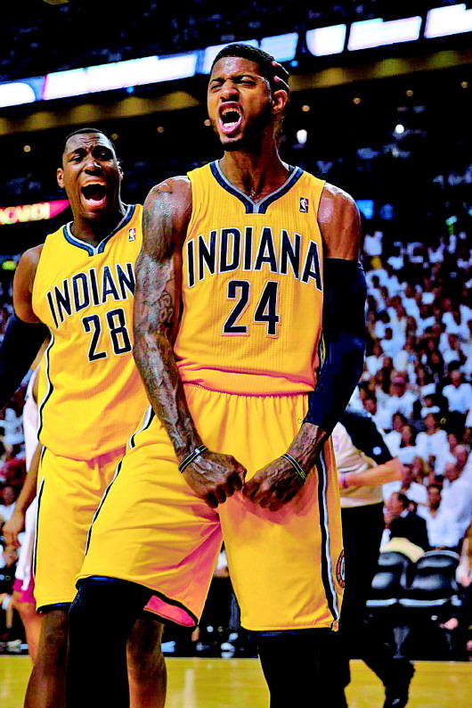 太尴尬！梁靖崑被观众“表白”，一脸严肃，孙颖莎偷笑，队友都懵了（尴尬瞬间！观众当众向梁靖崑示爱，他神情严肃，孙颖莎偷笑，队友全懵）