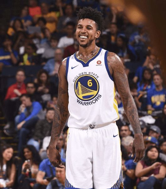 申京隔扣颜射亚当斯，后者按头锁喉遭申京“挑衅”：就扣你这混球（申京隔扣颜射亚当斯引爆冲突：被按头锁喉后回击挑衅“就扣你这混球”）