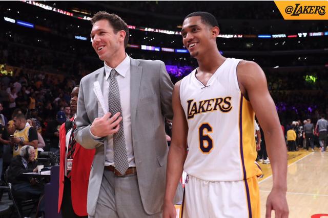 意甲前瞻：主场龙vs客场龙，拉齐奥、博洛尼亚谁将笑到最后（意甲前瞻：主场王对阵客场王，拉齐奥与博洛尼亚谁能笑到最后？）