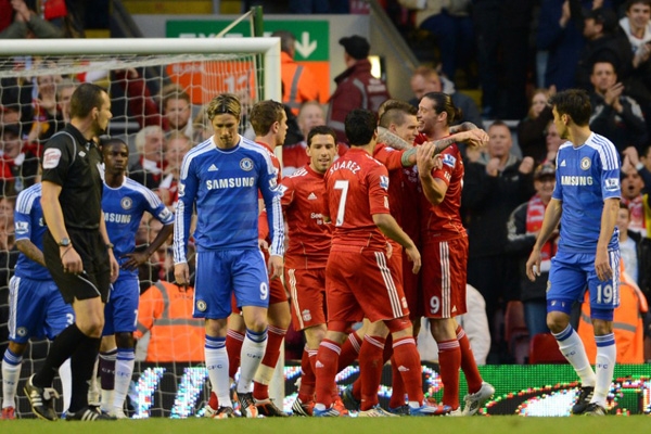 唐斯攻防两端表现抢眼，却因犯规备受争议（唐斯攻守俱佳，但犯规问题引发争议）