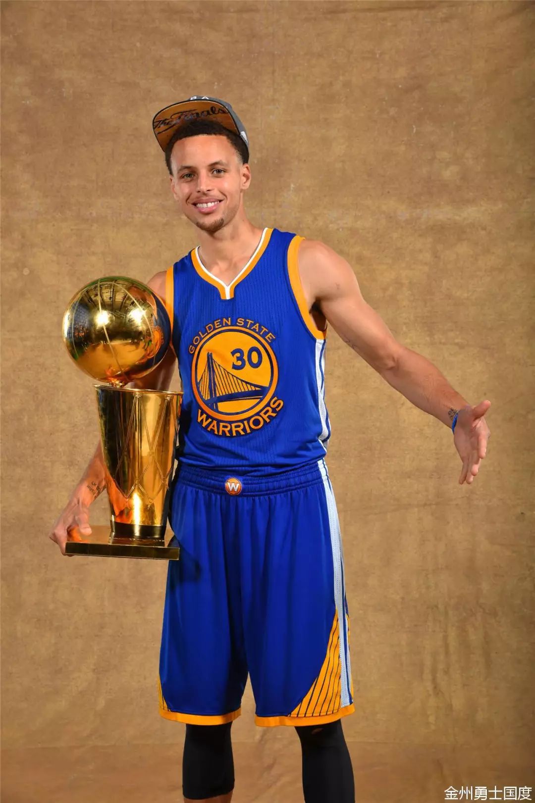 卡拉格想和多特球迷一起进入阿提哈德球场客队看台，但被拒绝（卡拉格试图与多特球迷一同进入阿提哈德客队看台，却被拒之门外）