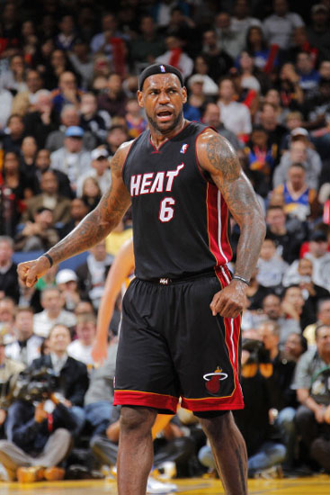 英超：曼联客场2-1击败莱斯特城（英超：曼联客场2比1力克莱斯特城）