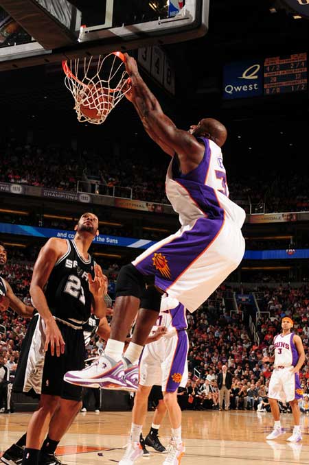 欧冠战报：西蒙屡献神扑，巴尔科拉中框，巴黎0-0闷平毕包（欧冠快讯：西蒙连番神扑，巴尔科拉中柱，巴黎与毕包0-0收场）